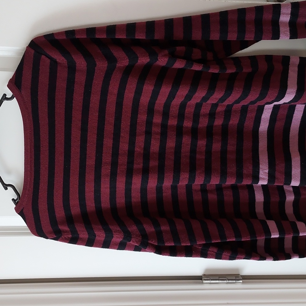 Croft & Barrow large long sleeve top/sweater maroon w/pinks black - Picture 11 of 14